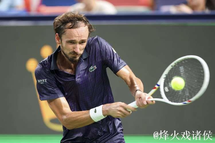 林德克内希2-1击败梅德韦杰夫 首进大师赛决赛 林德克内希2-1击败梅德韦杰夫 首进大师赛决赛